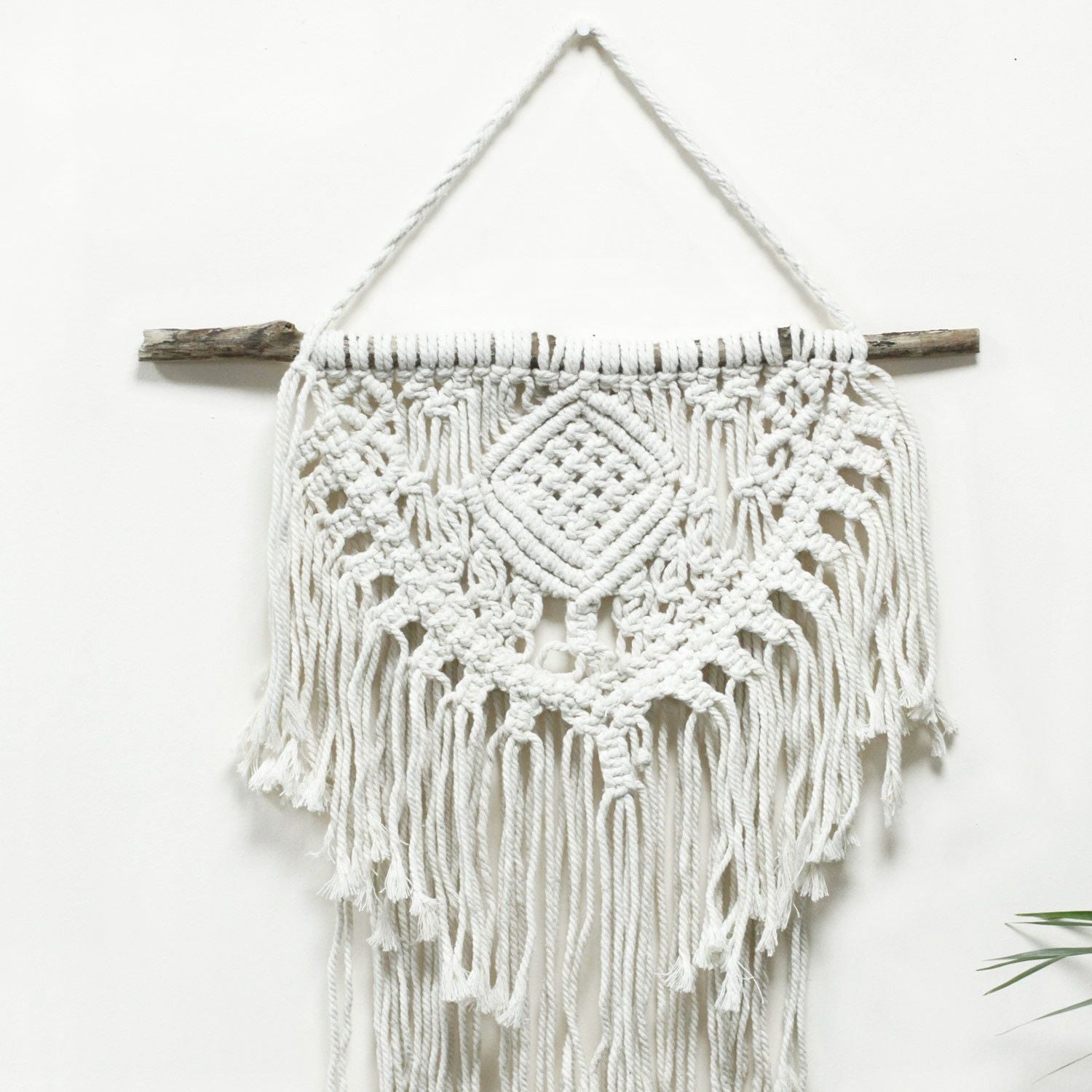 Cotton Macrame Wall Hanging – 56x40 CM handwoven natural cotton macrame wall decor with fringe, hanging on rustic wooden dowel