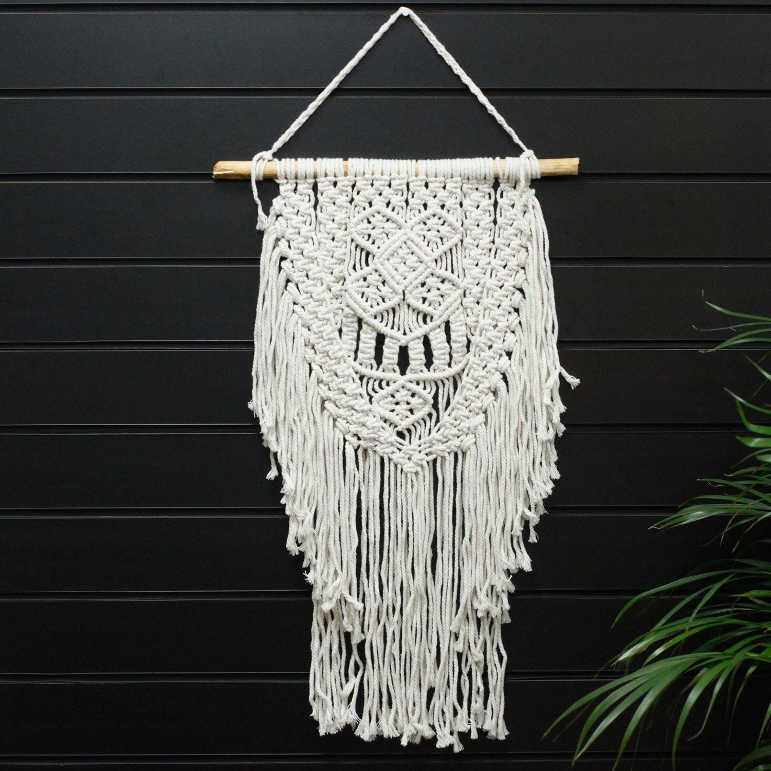 Makraméväggbonad i bomull – 60x40 CM i naturlig bomull, handknuten boho-väggdekoration med fransar på trästav