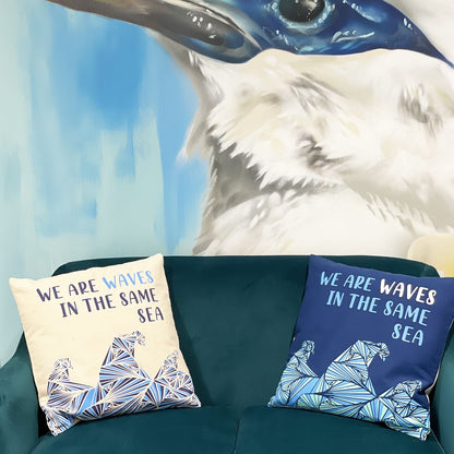Cotton Poem Kuddfodral – 45x45 CM Grått kuddfodral med poetiskt citat, dragkedja baktill, 100% bomull, tryckt design