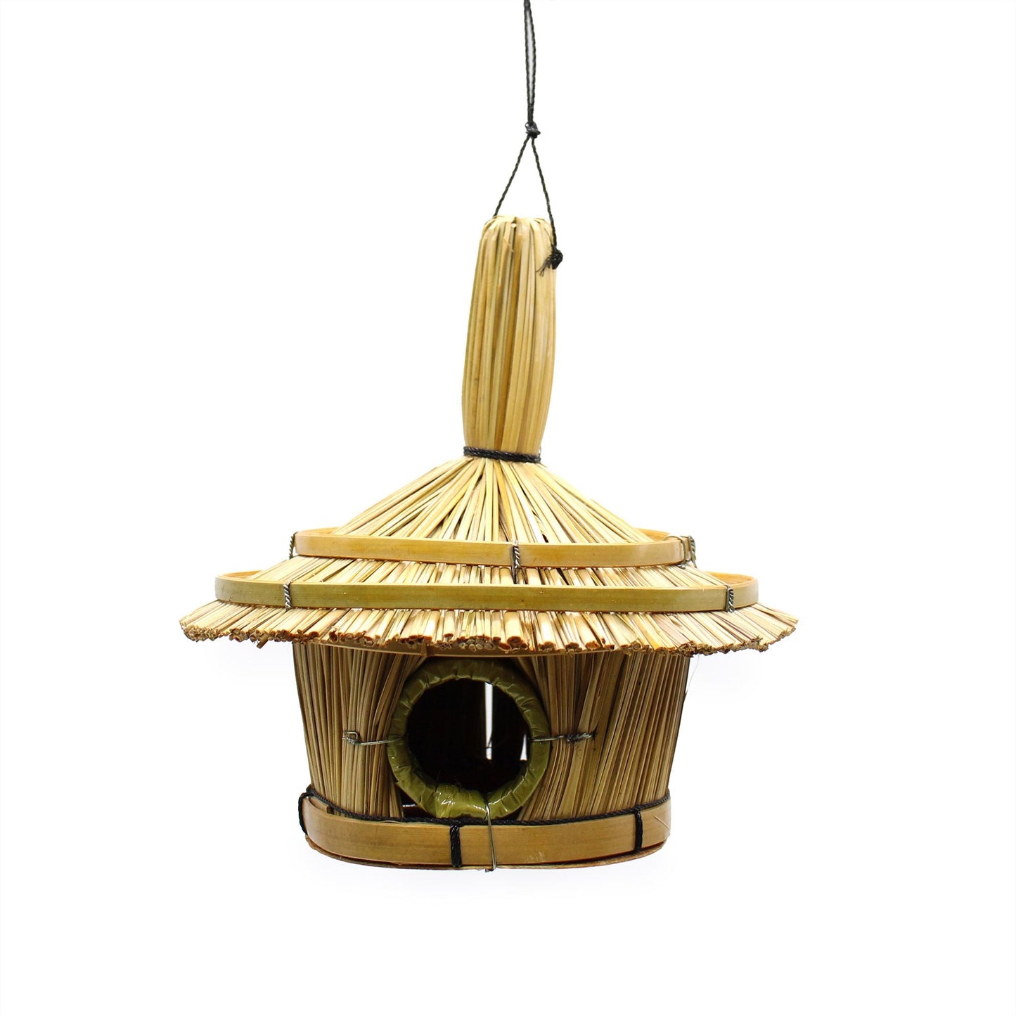 Alt Tag: Gemütlicher Seegras-Nistkasten – 17x17 CM geflochtener Seegras- und Bambus-Hängenistkasten mit rundem Eingang für kleine Gartenvögel