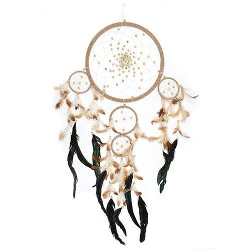 Alt Tag: Cream Coffee Choc Dreamcatcher – Stor rund, stor rund drömfångare i kräm-, kaffe- och chokladtoner med fjädrar