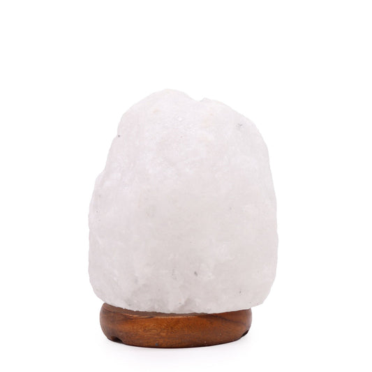 Alt Tag: Crystal Rock Himalayan Salt Lamp – Approx. 1.5–2 KG en base de madera, lámpara de sal natural tallada a mano, luz ámbar