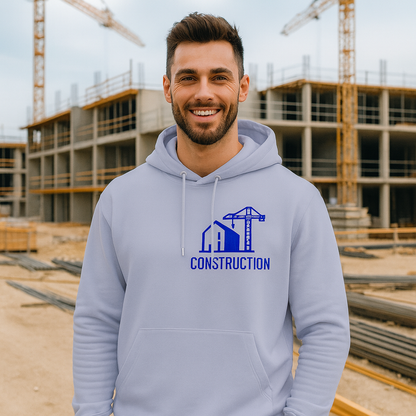 Tu Propio Logotipo Impreso en el Frontal Para Empresas y Organizaciones Sudadera con Capucha Premium Unisex con logotipo de construcción azul en el frontal, usada en obra