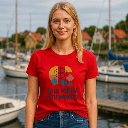 Dale Forma A Tu Mundo Premium Unisex T-Shirt roja con estampado geométrico y texto “DALE FORMA A TU MUNDO” en modelo al aire libre