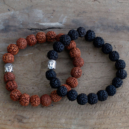 Alt Tagg: Mörkt Rudraksha Buddha Bangle Mala – 7x2 CM mala-armband med mörka rudraksha-pärlor och silverfärgat Buddha-huvud