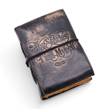 Deckled Edge Leather Notebook – 9x13 CM - The Stories I Tell Myself, cuero marrón con páginas de borde irregular y cierre con cordón