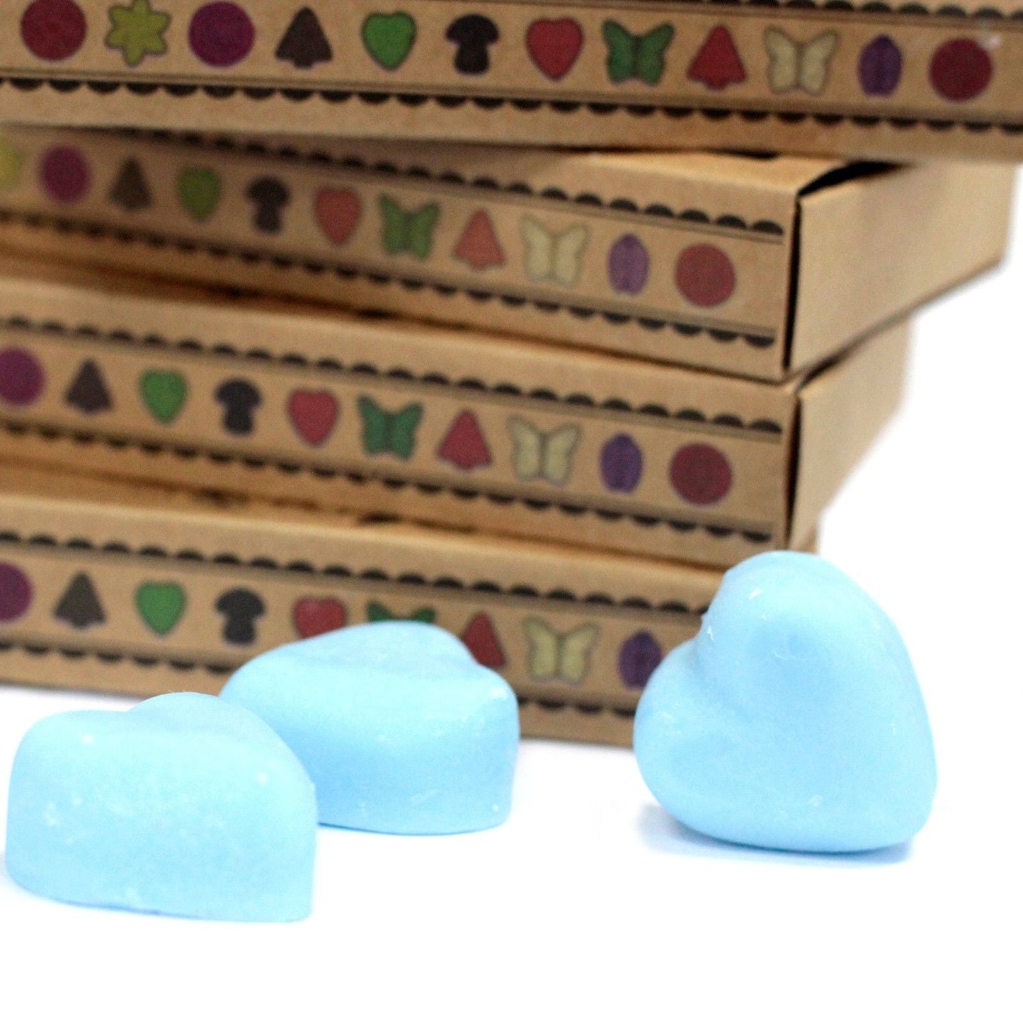 Alt Tag: Dewberry Luxury Wax Melts Gift Set – 6 Pieces, corazones de cera azul y cajas de regalo decoradas