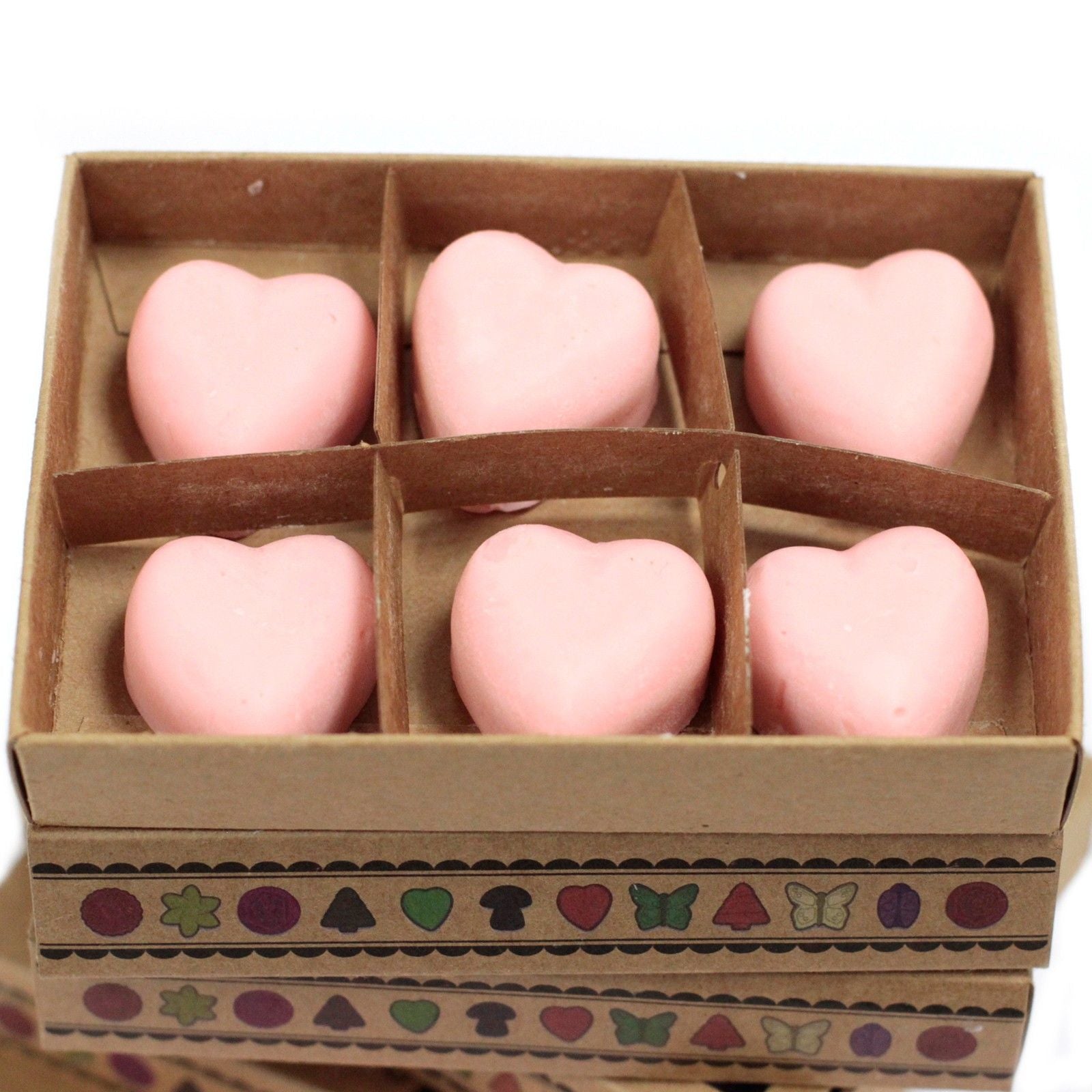 Alt Tag: Soy Blend Wax Melts Gift Set – Dragon's Blood with six pink heart-shaped wax melts in a gift box