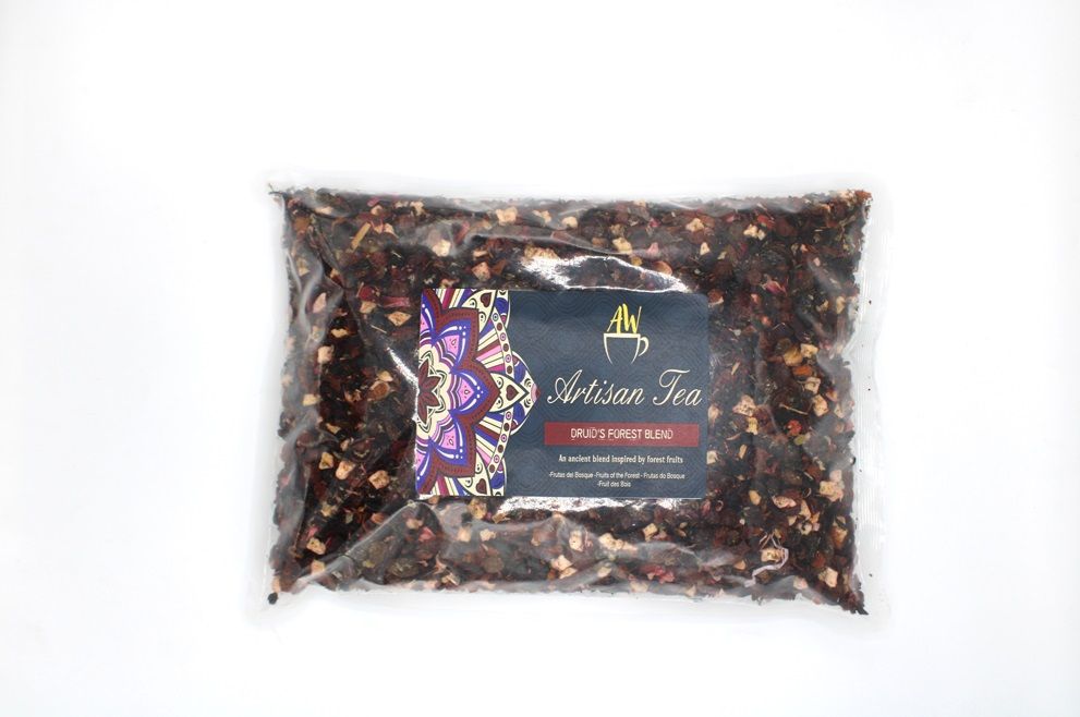 Alt Tag: Druid's Forest Artisan Tea Blend – 1 KG bolsa de té artesanal con mezcla de frutos rojos, etiqueta Artisan Tea