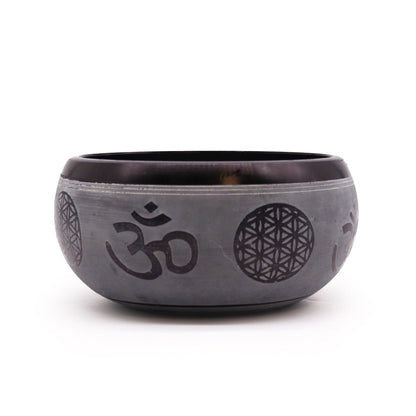 Earth Powder-sjungande skål – Om Five Buddha – 16 CM, handgjord sjungande skål från Nepal med matt pulverfinish, Om-symbol och geometriska Buddha-motiv