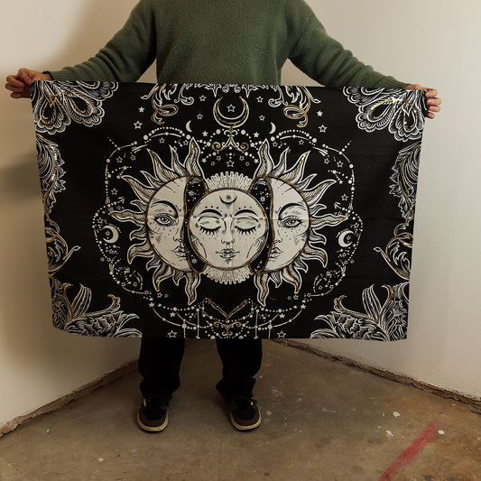 Elegant Cotton Wall Art – Sun Goddess 70x110 CM, tapiz negro de algodón con diseño celestial de diosa del sol y luna