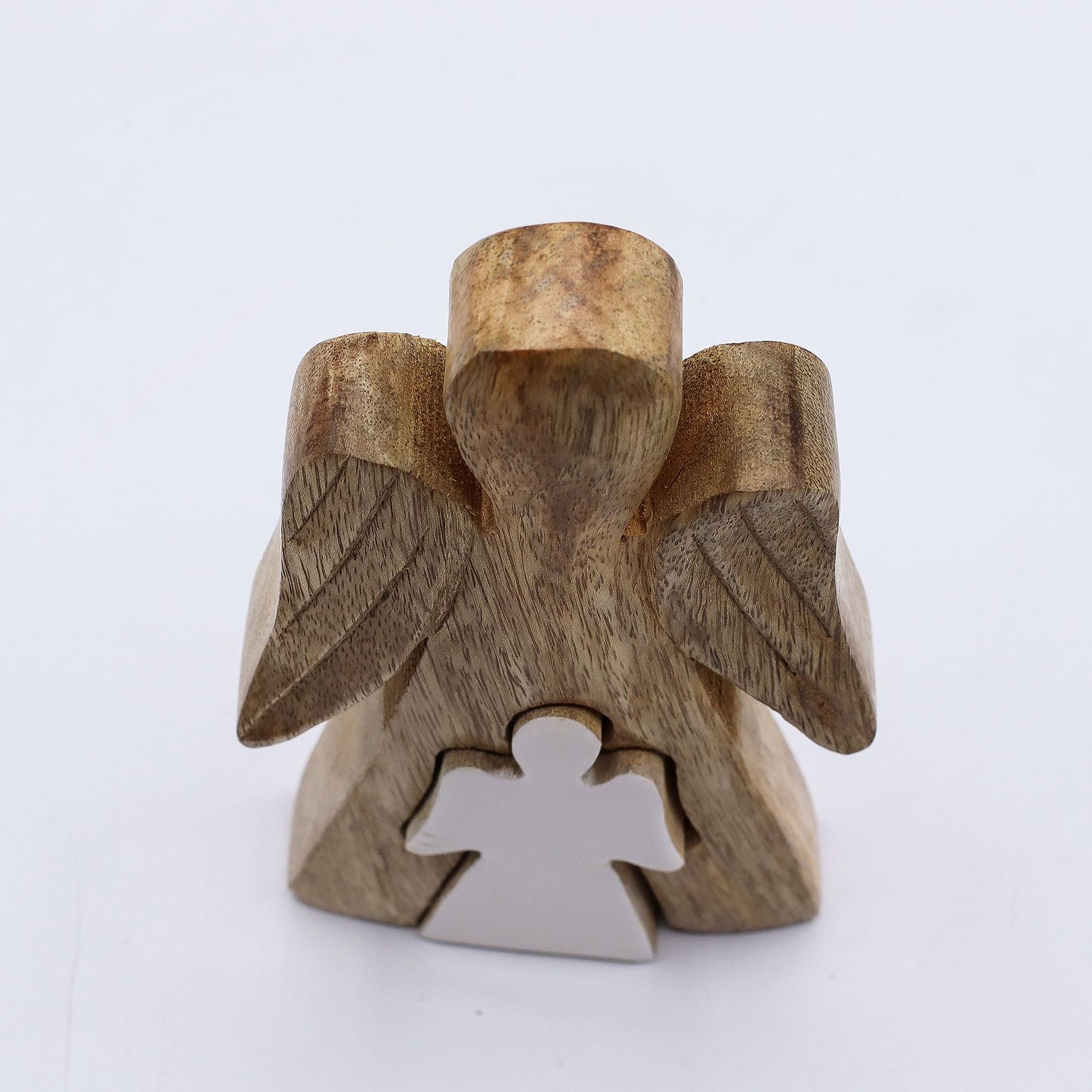 Figura Angel Figurine – madera de mango y esmalte 15CM, escultura de ángel de madera con alas talladas y detalle de esmalte blanco, 15cm