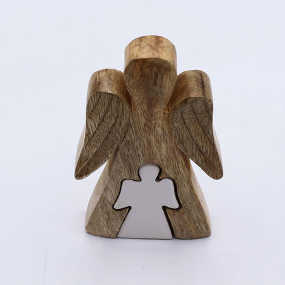 Figurita Embrace Angel – Madera de mango y esmalte Figurita de ángel de 15 cm con detalle de esmalte blanco, vista frontal