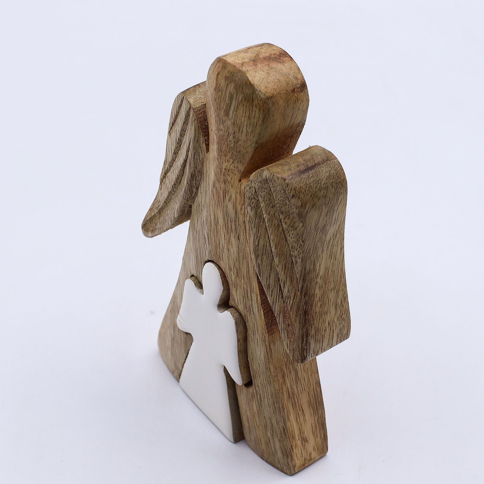 Figura de ángel Abrazo – Madera de mango y esmalte 15CM, decoración de ángel de madera con detalle en esmalte blanco, 15 cm de alto