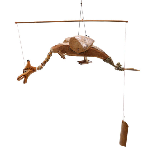 Alt Tag: Förtrollande Coconut Dragon Mobile – 37 CM handgjord hängande drakmobil i kokosnötskal, 37 cm vingbredd, indonesisk hantverksdekor