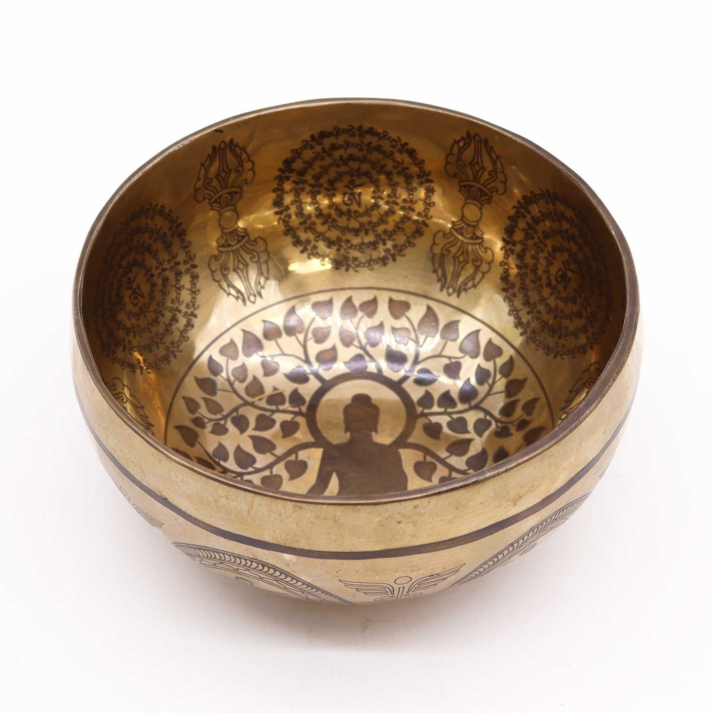 Alt-tag: Graverad tibetansk klangskål – 16CM Bodhiträd Buddha, graverad mässingsskål med Bodhiträd Buddha-design, sedd uppifrån