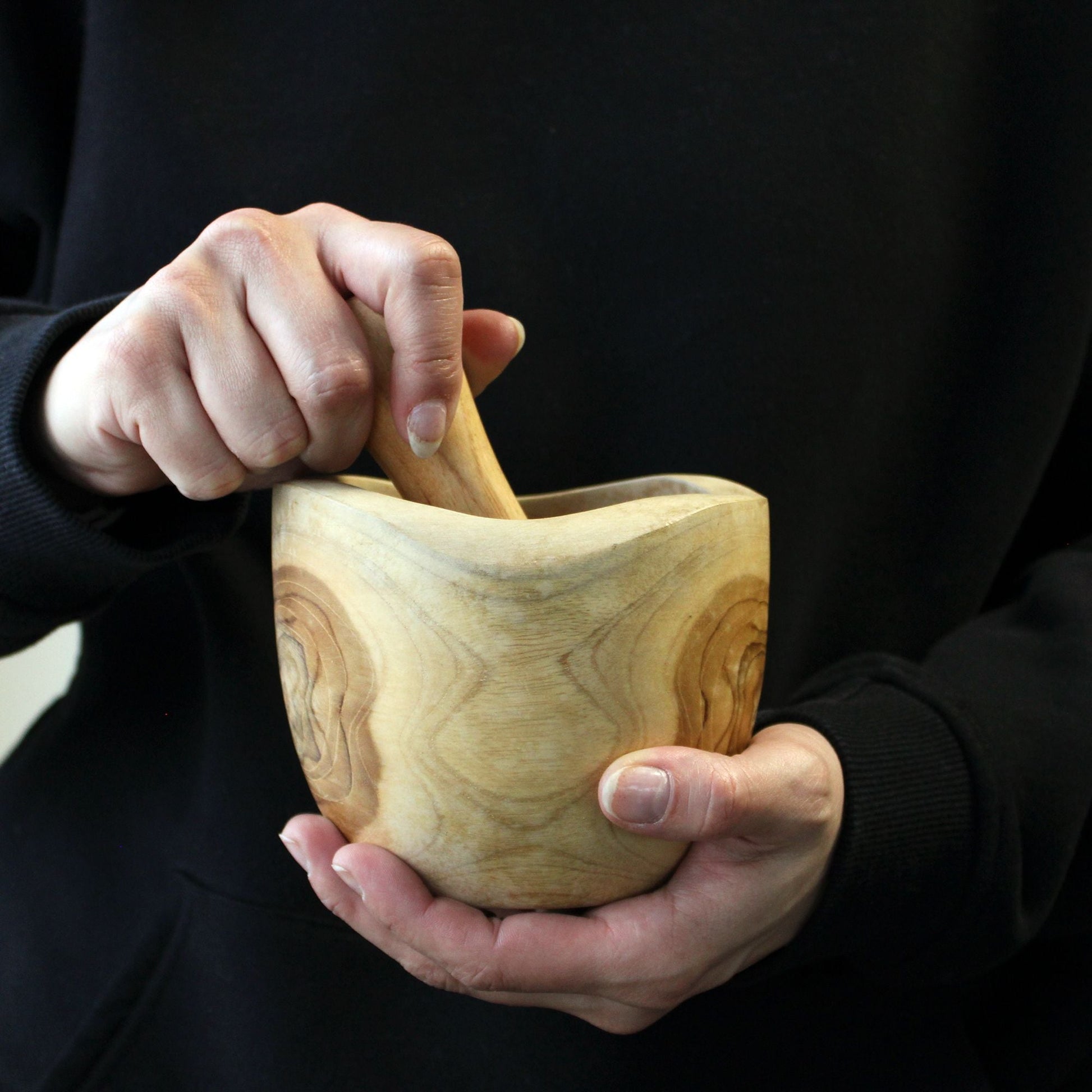Ergo Teak Pestle & Mortar – Large de madera de teca, mortero ergonómico grande con mano para moler hierbas y especias