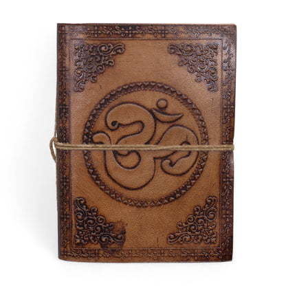 Esoteric Embossed Leather Notebooks – 15x11 CM cuaderno de cuero genuino con relieve símbolo Om y cierre de cordón
