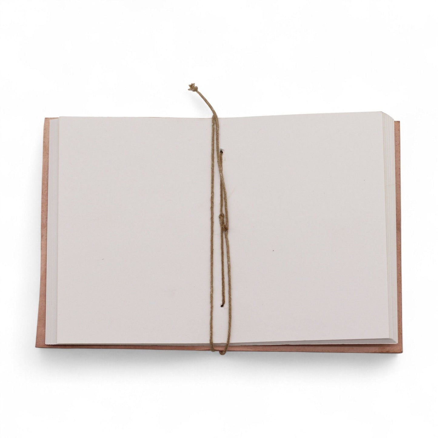 Alt Tag: Esoteric Embossed Leather Notebooks – 15x11 CM abierto con páginas en blanco, encuadernación de cuero y cordón marcador
