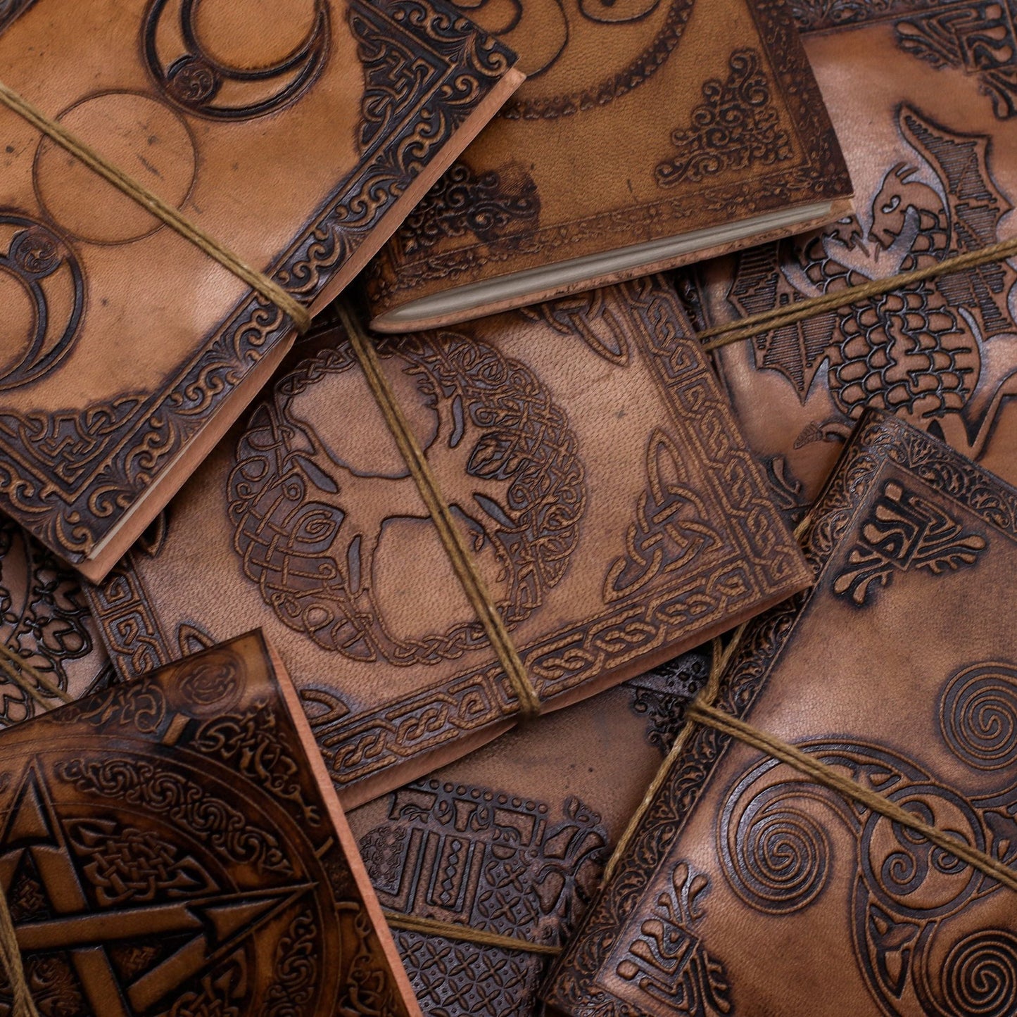 Esoteric Embossed Leather Notebooks – 15x11 CM, cuadernos de cuero con grabado en relieve, diseños místicos como Árbol de la Vida y Triple Luna