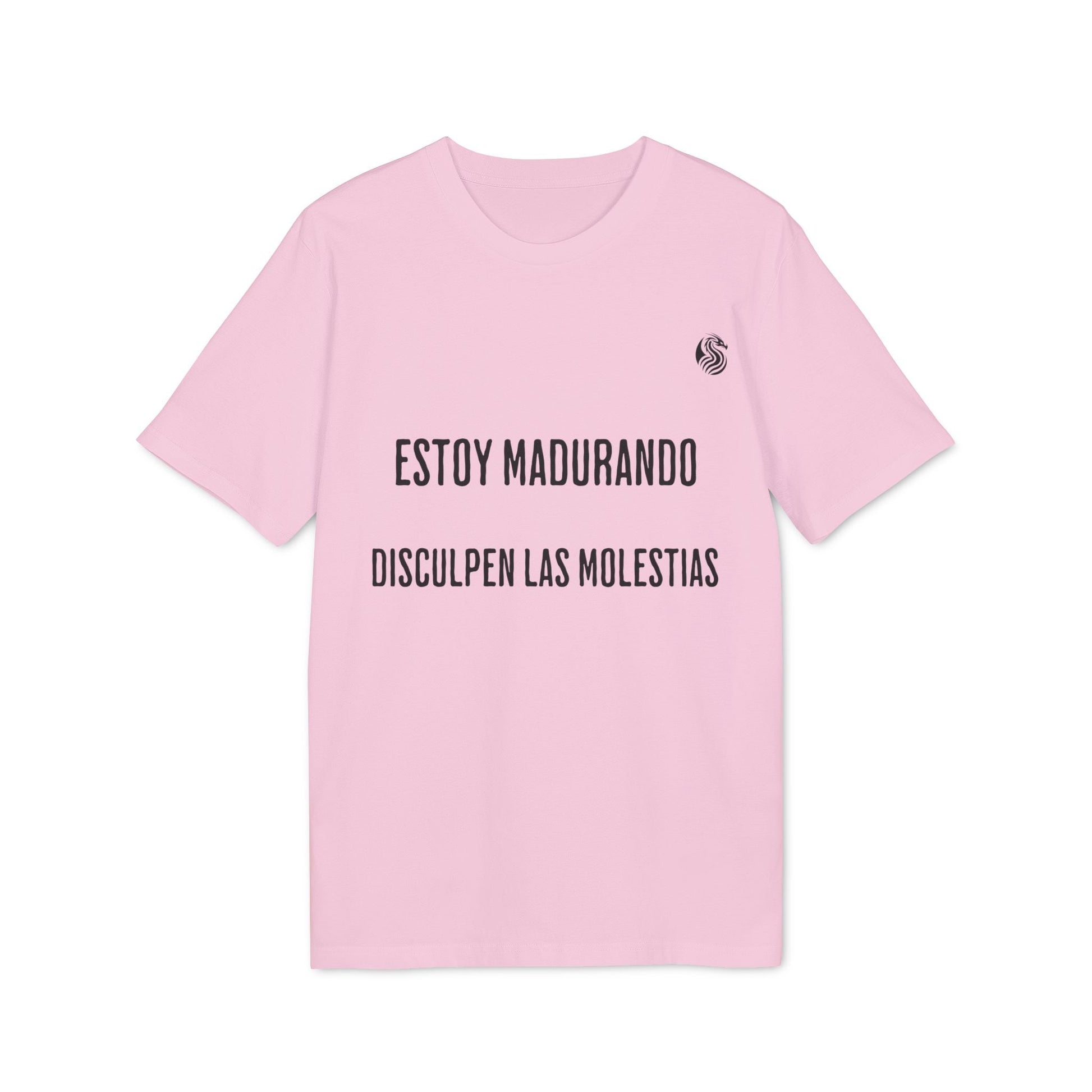 Estoy Madurando Adolecente Sustainable Unisex Tee rosa con texto “Estoy madurando, disculpen las molestias” en el frente