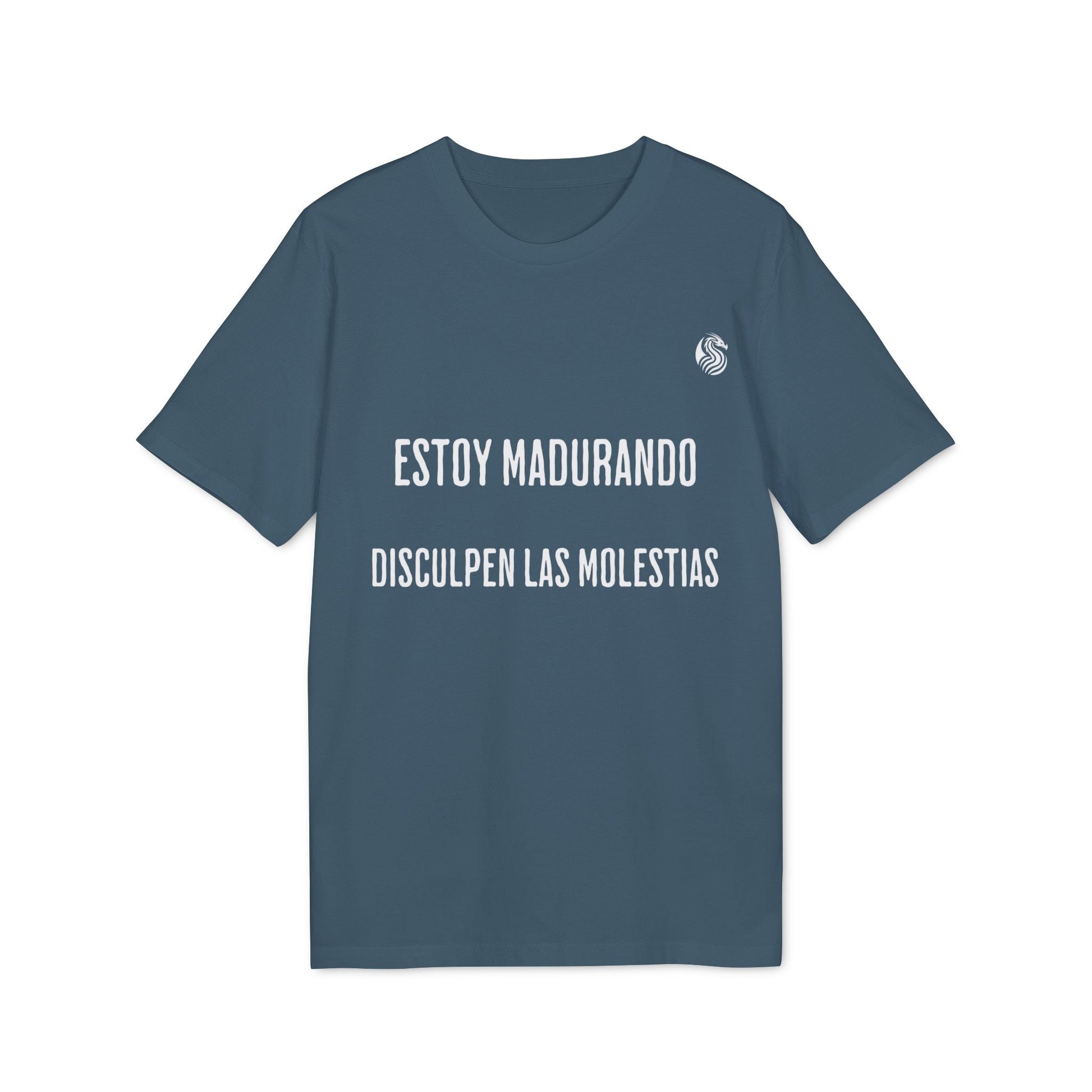 Estoy Madurando Adolecente Sustainable Unisex Tee camiseta unisex sostenible azul con texto “ESTOY MADURANDO DISCULPEN LAS MOLESTIAS”