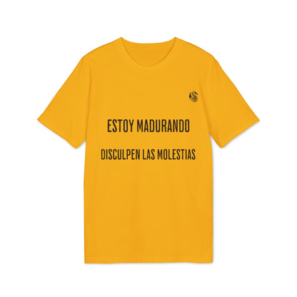 Estoy Madurando Adolecente Sustainable Unisex Tee camiseta unisex sostenible amarilla con texto “Estoy madurando, disculpen las molestias”