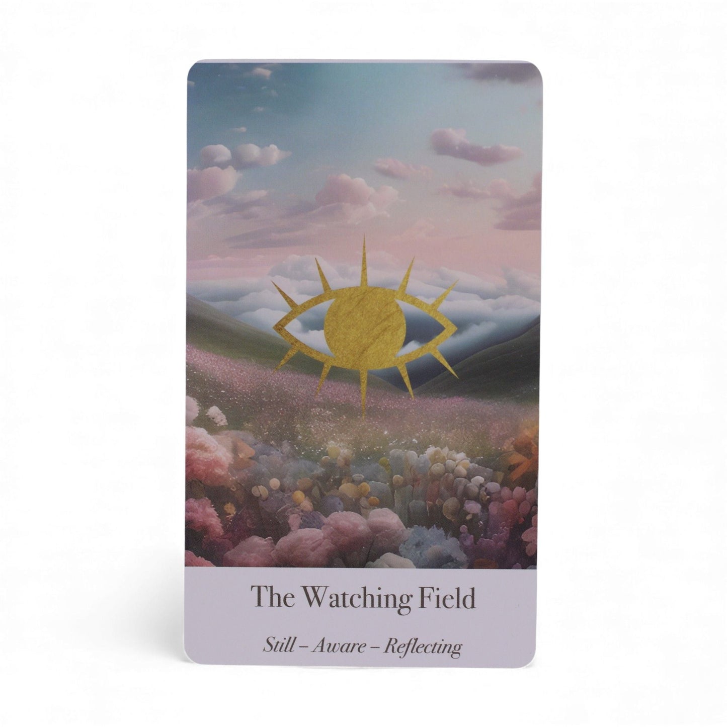 Alt Tag: Ethereal Waters Oracle Cards – Sirens & Moonlight “The Watching Field” carta oracle con ojo dorado sobre campo y cielo pastel