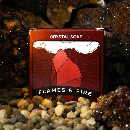 Fiery Crystal Soap – 6.2x6.2x6.5 CM en caja “Crystal Soap” Flames & Fire con diseño de cristal rojo sobre piedras