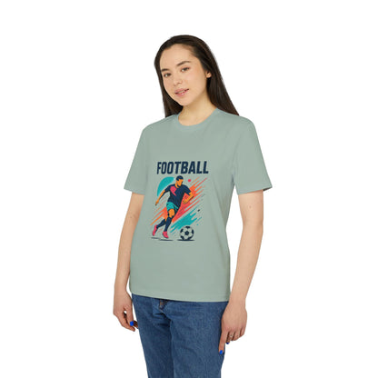 Football Football Lovers And Players Camiseta Premium Unisex en modelo, camiseta verde menta con gráfico de jugador de fútbol y balón