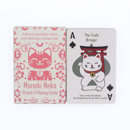 Fortune Cats Playing & Oracle Cards – Maneki Neko Deck con caja rosa y carta As de picas con gato Maneki Neko y torii