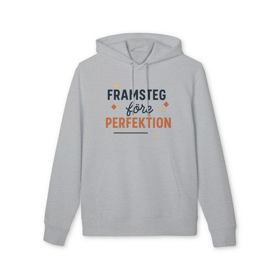 Alt-Tag: Framsteg Före Perfektion Premium Unisex Hoodie in hellgrauer Bio-Baumwolle mit dem Aufdruck „Framsteg före Perfektion“