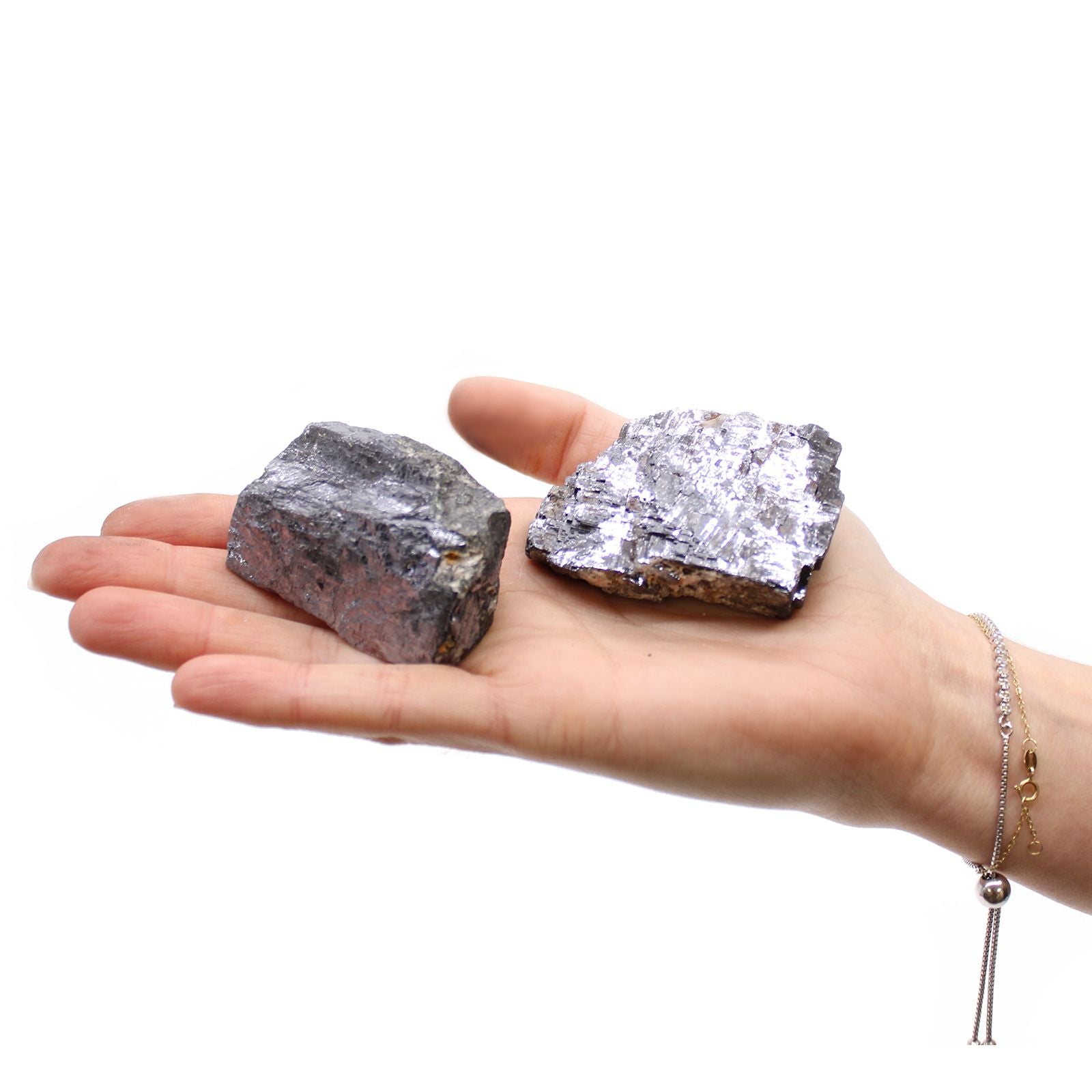 Alt Tag: Galena Rare Mineral Specimens – Approx 80 Pieces, dos cristales de galena plateado-gris en la palma de una mano, muestra mineral rara