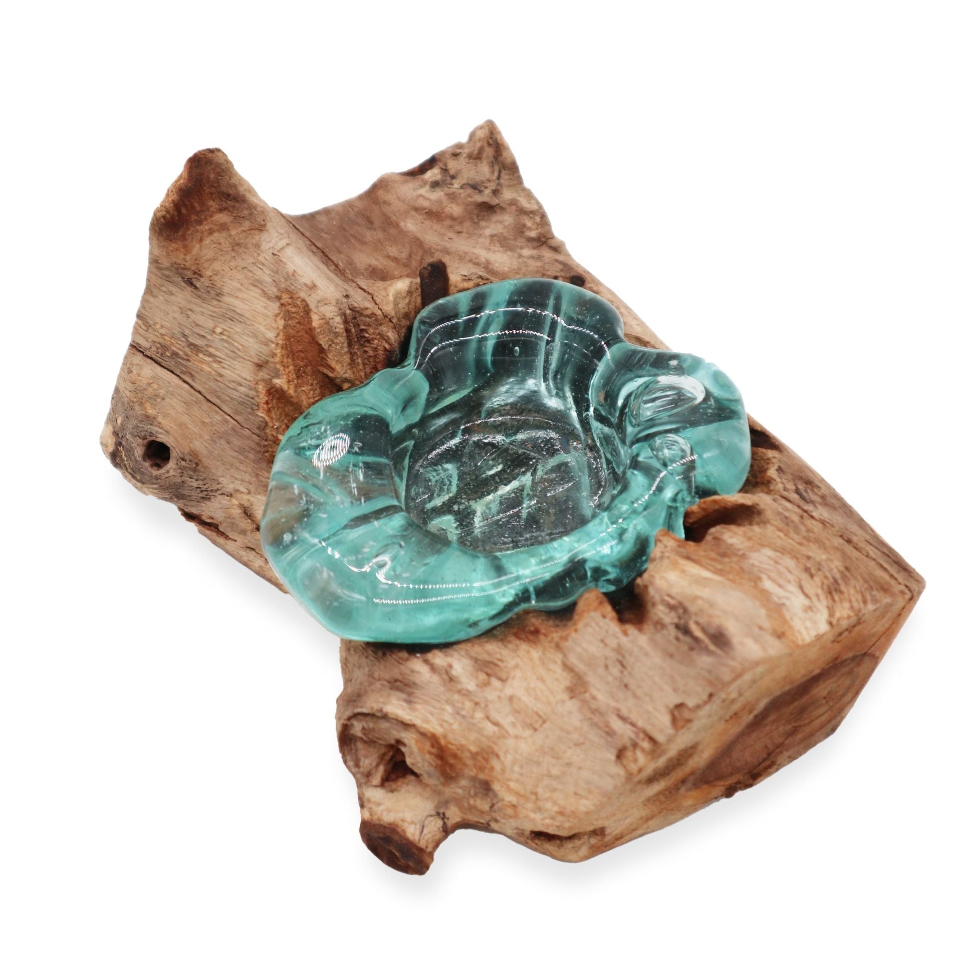 Alt Tag: Gamal Root ljusstake i smält glas – 14x17x9 CM, skål i teal handblåst glas sammansmält med naturlig Gamal-rotträ