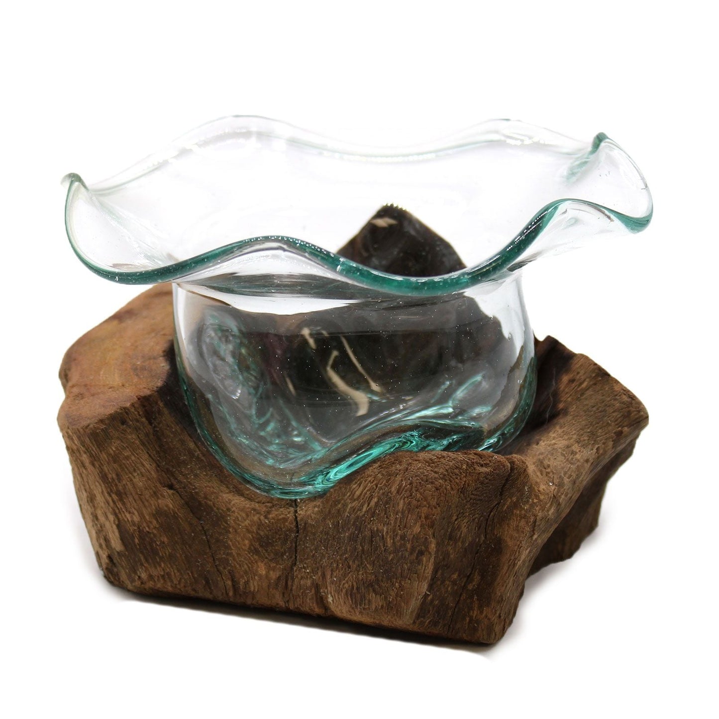 Alt Tag: Gamal Wood Molten Glass Bowl – 23x15 CM, handblåst skål i återvunnet glas på naturlig Gamal-träbas, vågig kant