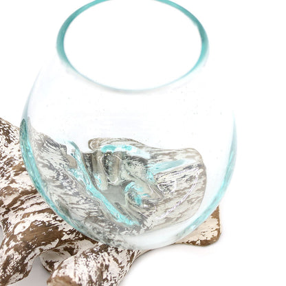 Gamal Wood Molten Glass Bowl – Medium, handblåst skål i klart glas på vitkalkad balinesisk bas i Gamal-trä
