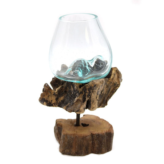 Alt Tag: Gamal Wood Molten Glass Bowl – Medium, cuenco de vidrio reciclado con forma orgánica sobre base de madera Gamal sostenible