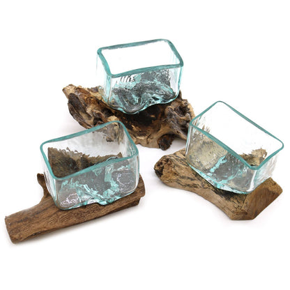 Alt Tag: Gamal Wood Molten Glass – Liten skål, återvunnen skål i smält glas formad på balinesiskt Gamal-trästativ, handgjord eco-friendly inredning