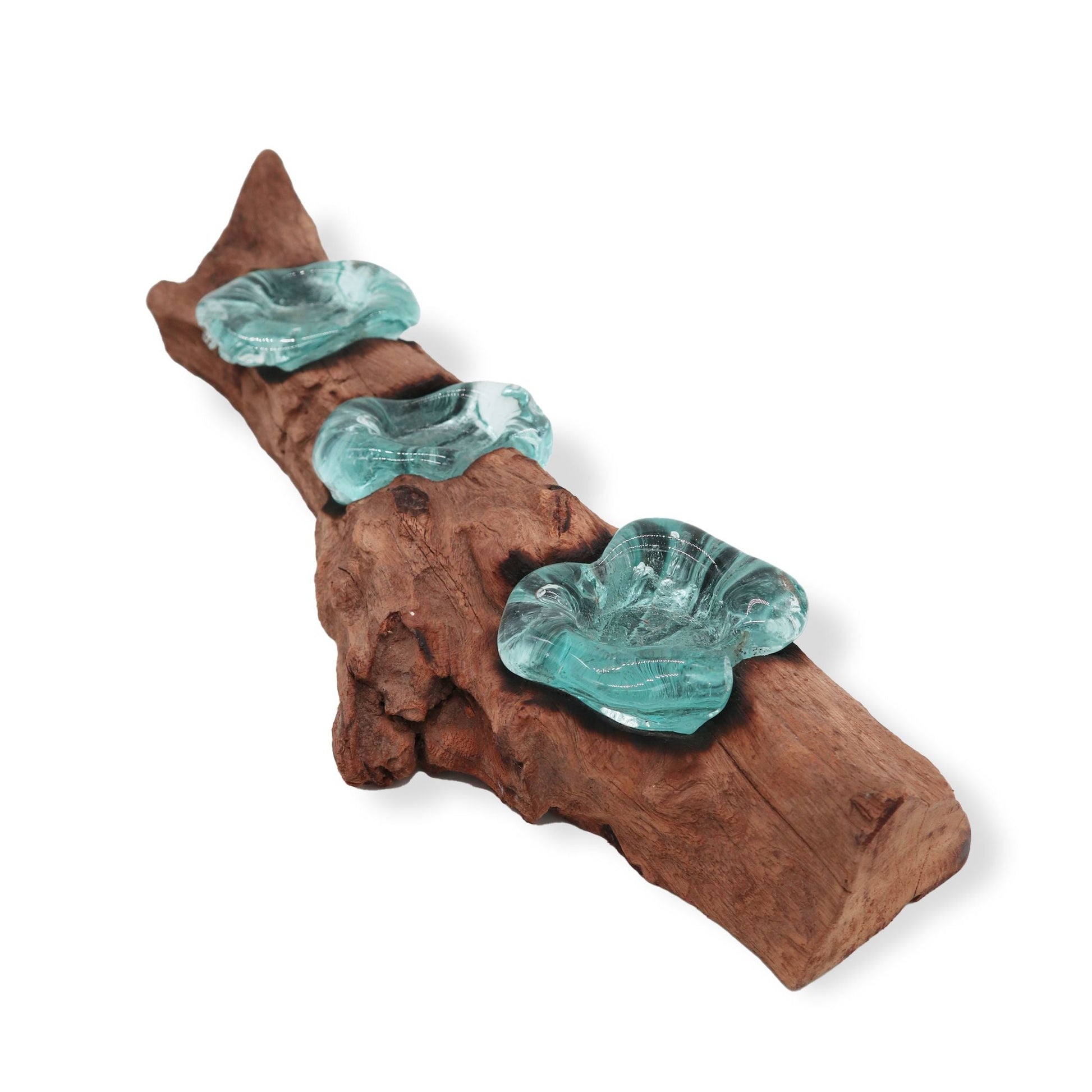 Gamal Wood Molten Glass Trippel ljushållare – 45x15x7 CM med tre hållare i återvunnet aquafärgat glas på en bas i naturligt Gamal-trä