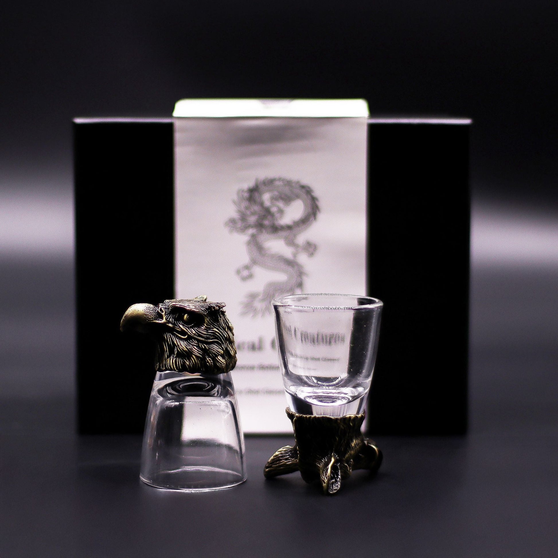 Alt Tag: Presentset med 6 shotglas (50 ML) – Wild Forest Creatures – Antikbronsfärgat shotglas med örnhållare och presentask