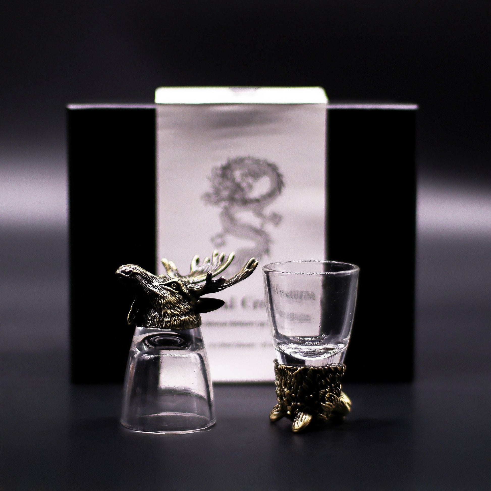 Alt Tag: Presentset med 6 snapsglas (50 ML) – Vilda skogsdjur – antikbrons med hjort- och vildsvinshållare i antikbrons