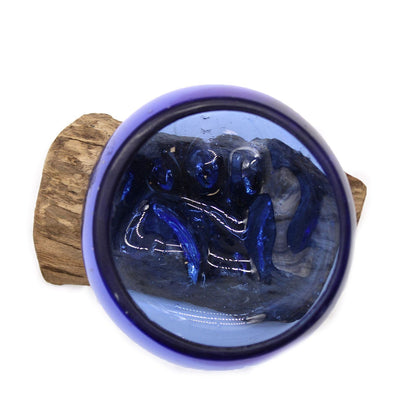 Alt Tag: Glamourös glasskål – Mini 12x6x7 CM, handgjord blå skål i smält glas på hållbar Gamal-träbas, sedd uppifrån