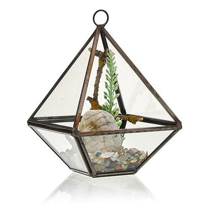 Glass & Brass Diamond Terrarium – 10x10x14.5 CM diamond-shaped glass terrarium with brass frame, hanging ring, stones and plant decor