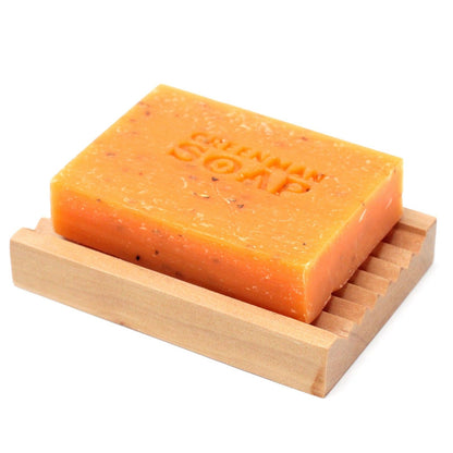 Alt Tag: Golden Argan Botanical Soap – 100G barra de jabón botánico naranja con aceites de argán y romero sobre jabonera de madera