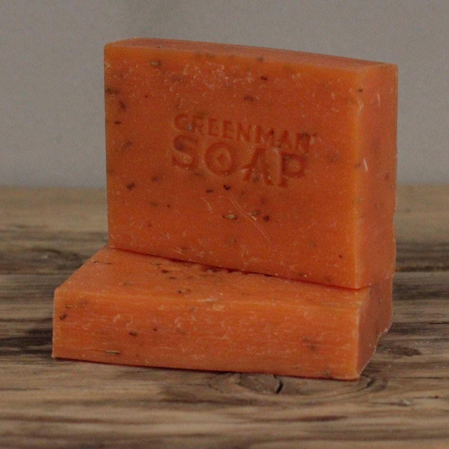 Alt Tag: Golden Argan Botanical Soap – 100G barra de jabón botánico Greenman con aceites de argán y romero, hecha a mano en Inglaterra