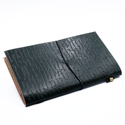 Green Leather Journal – 80 sidor av berättarglädje, handgjord anteckningsbok i läder med omslutande snörstängning och präglat omslag