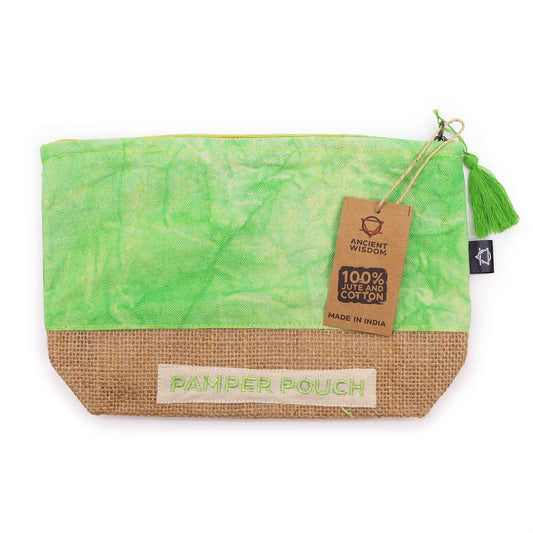 Alt Tag: Green Stonewash Jute Pamper Pouch – Mellangrön och jutefärgad necessär med dragkedja och tofs, 25x7x15 cm