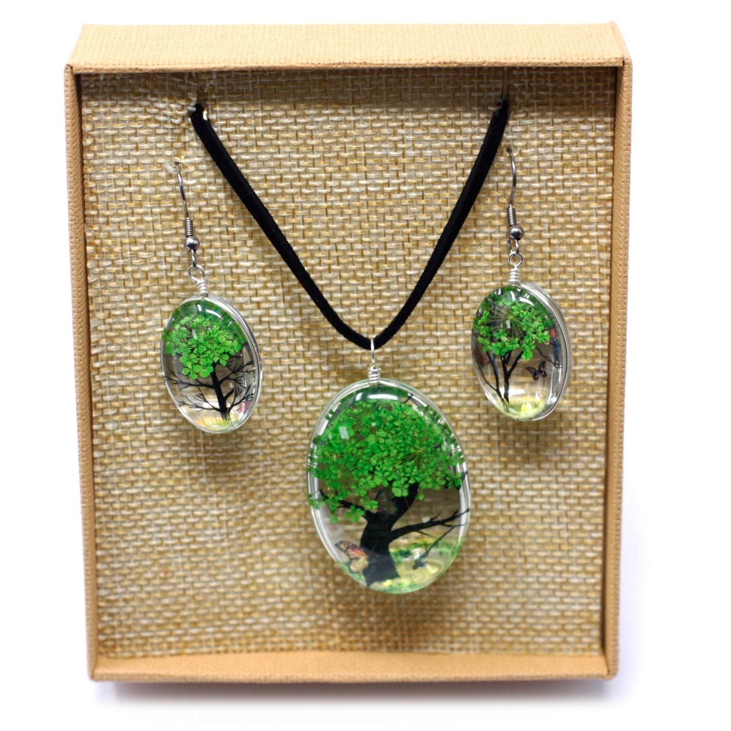 Alt Tag: Glass & Flower Tree of Life Jewellery – Green set with glass pendant necklace and matching earrings featuring green pressed flowers