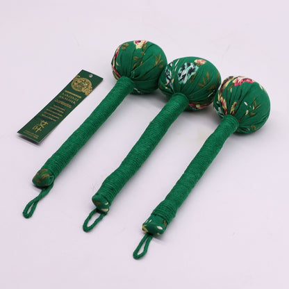 Martillo de masaje Green Wormwood – herramienta de madera, set de martillos de masaje de percusión de madera con relleno de hierbas verdes y cabezales de tela floral