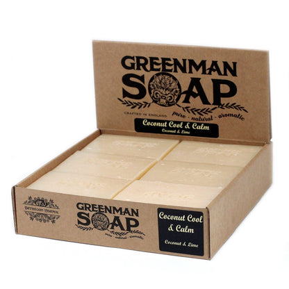 Alt Tag: Coconut Cool & Calm Soap – 100G en caja exhibidora Greenman Soap, barras de jabón natural con coco y lima